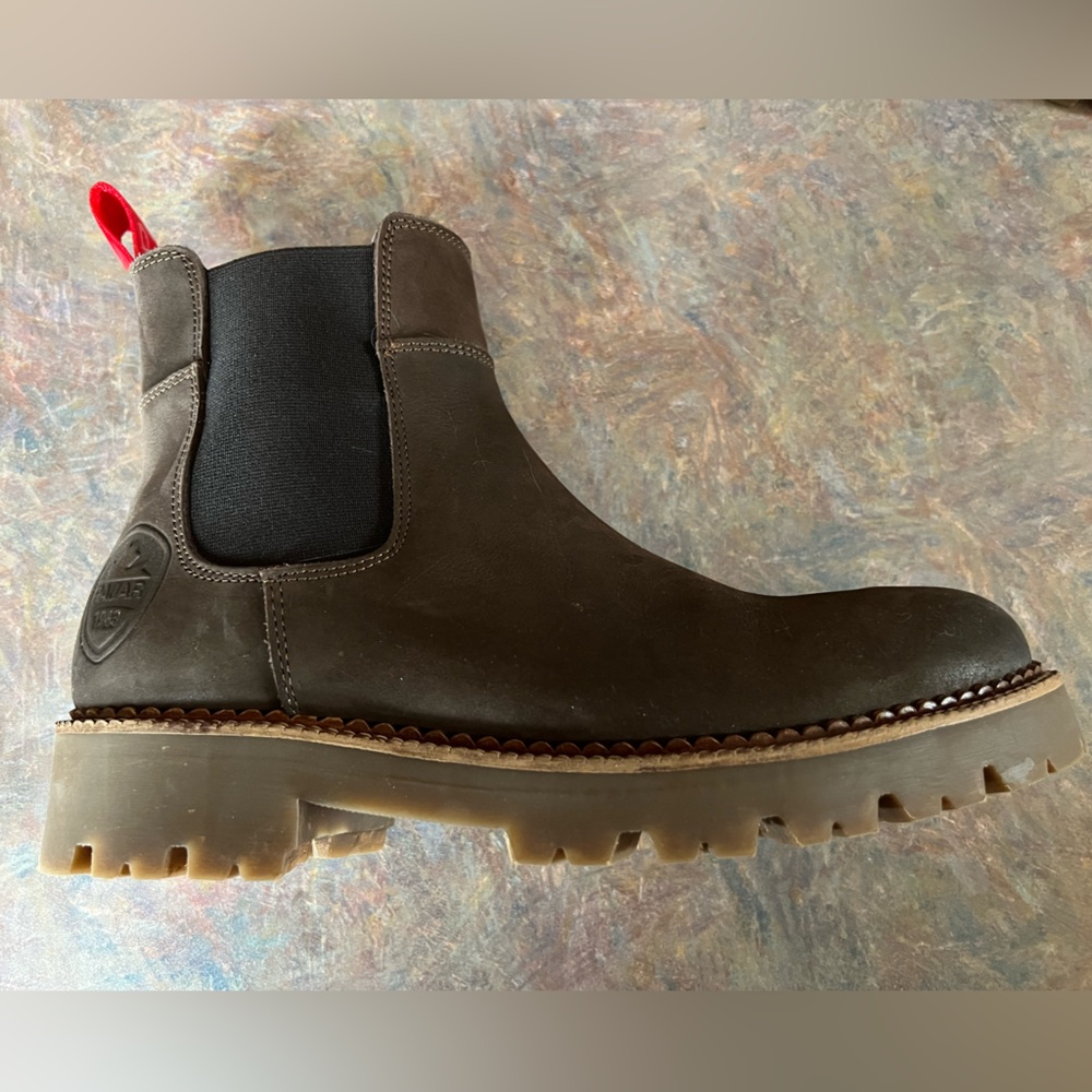 PAJAR Brown Chelsea Boots with Rugged Sole